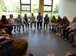 Stuhlkreis gebildet durch Juleica-Teilnehmer*innen.